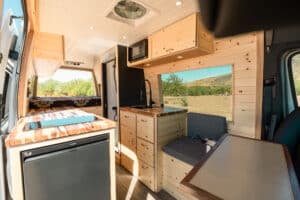 2025 Mercedes-Benz Sprinter 144WB Diesel – Maddox Layout - photo 6